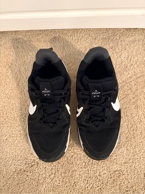 Nike Star Runner 4 Kids 1.5Y Black White Sneakers Athletic Shoes